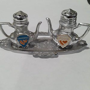VINTAGE CALIFORNIA SILVER TONE METAL TEAPOT SALT & PEPPER SHAKERS WITH DISPLAY